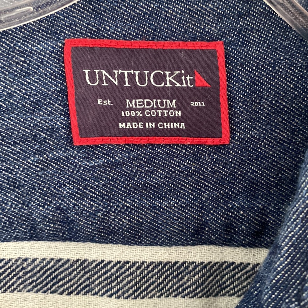 UNTUCKIT denim blue chambray printed stripe lining button-up shirt M - Picture 2 of 6
